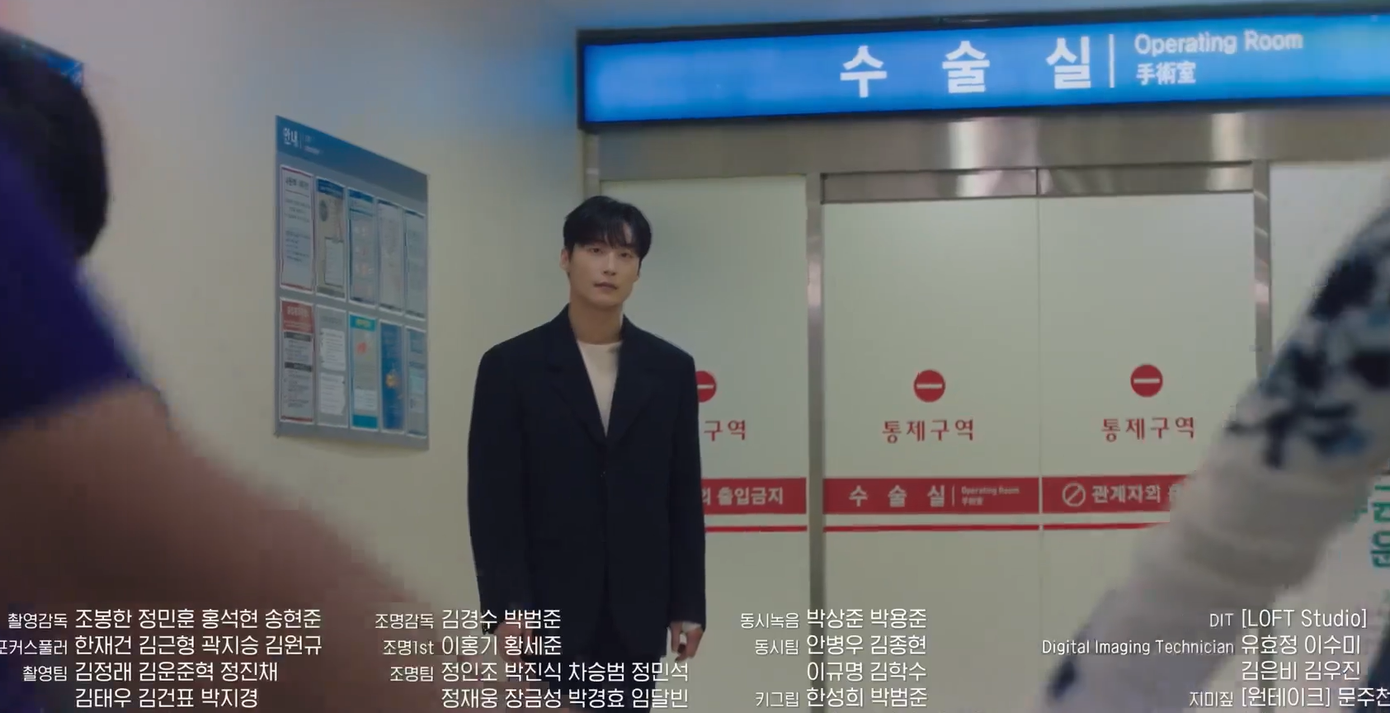 Sang Woo cũng có mặt lúc Hee Joo khóc lóc khi thấy Sa Eon nhập viện. Sang Woo cũng có mặt lúc Hee Joo khóc lóc khi thấy Sa Eon nhập viện.