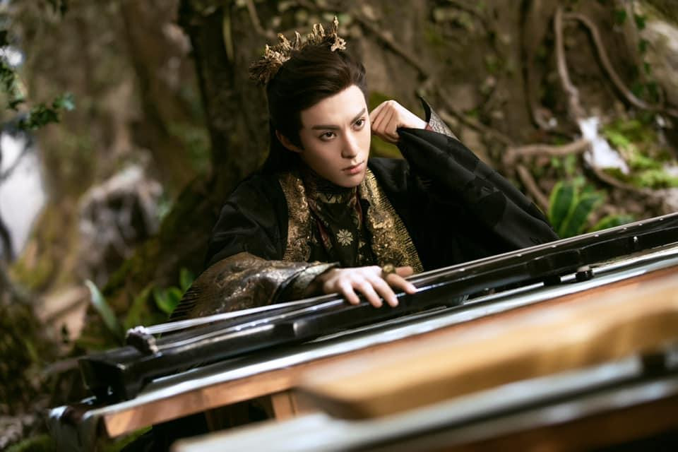 Vương Hạc Đệ vụt sáng với vai Nguyệt tôn Đông Phương Thanh Thương trong Thương Lan Quyết.