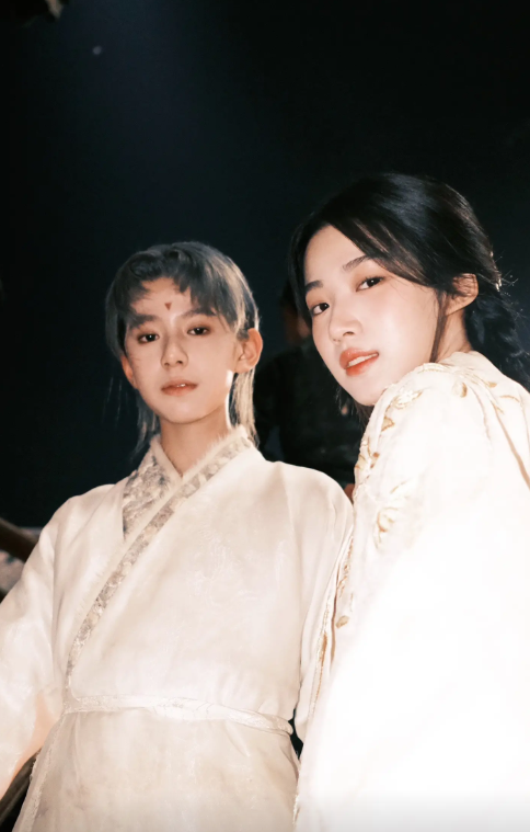 Nhưng dù ở phiên bản tóc nào, Lâm Tử Diệp vẫn khiến khán giả mê mệt với gương mặt điển trai.