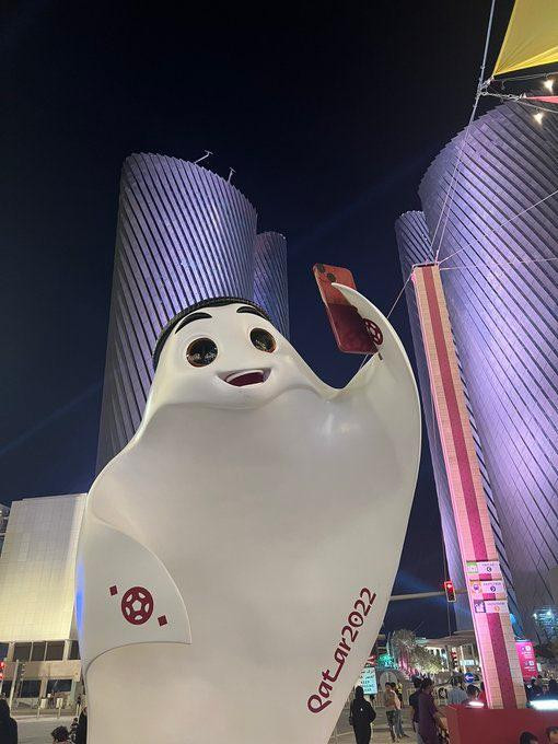 Tượng La&apos;eeb cũng trở thành địa điểm check-in được nhiều người yêu thích.