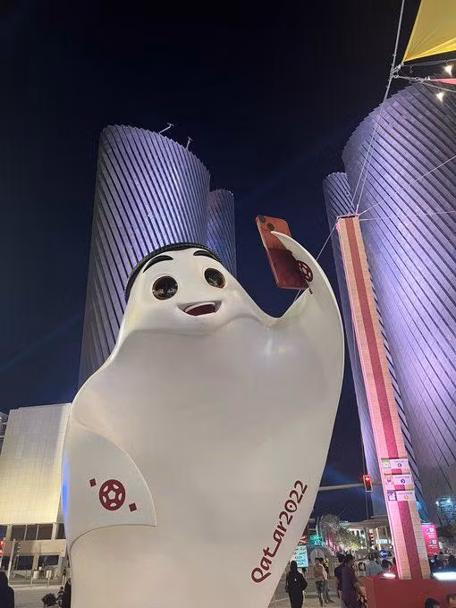 Tượng La'eeb cũng trở thành địa điểm check-in được nhiều người yêu thích.
