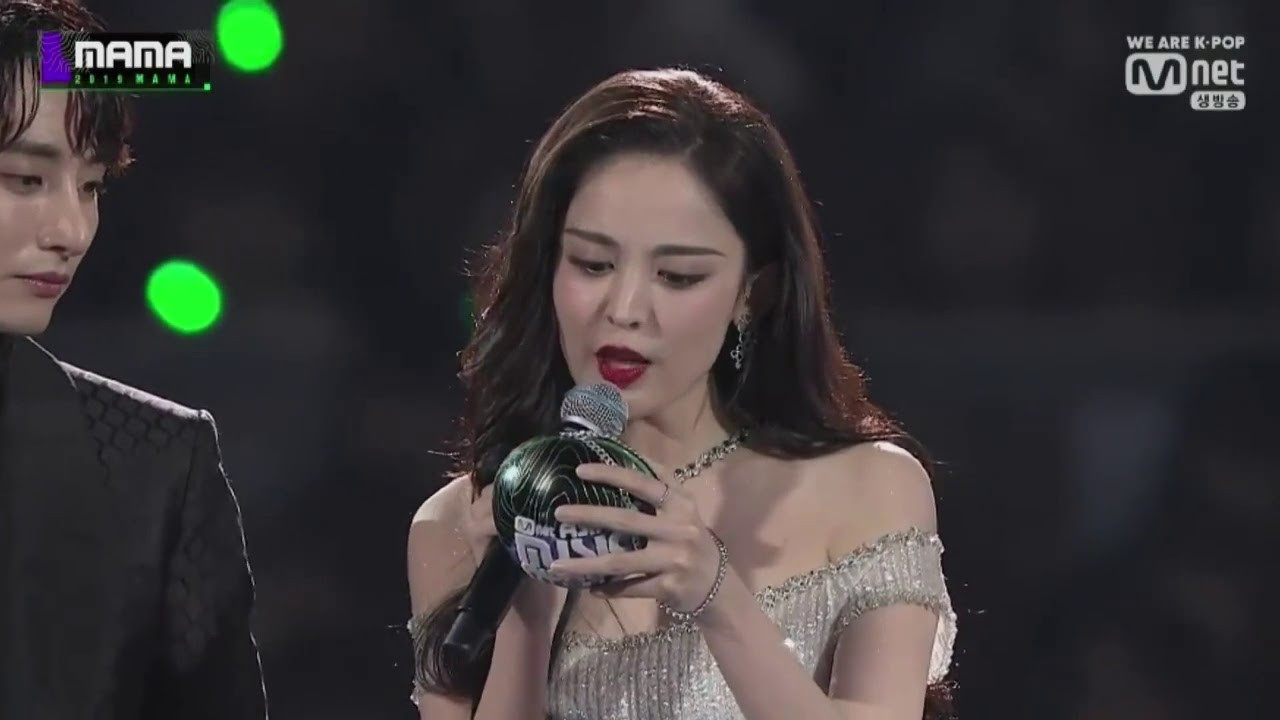 Cổ Lực Na Trát cũng bị chỉ trích không ít vì phát âm của mình tại MAMA 2019. Có bình luận cho rằng cô cố tình nói như vậy để gây chú ý. Cổ Lực Na Trát cũng bị chỉ trích không ít vì phát âm của mình tại MAMA 2019. Có bình luận cho rằng cô cố tình nói như vậy để gây chú ý.