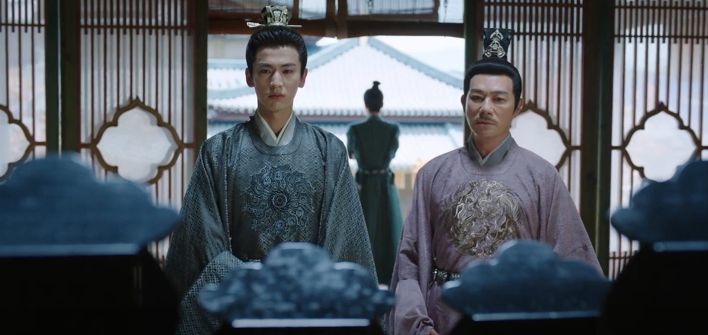 Biết là người thân của mình ngay gần cạnh nhưng lại không thể nhận nhau, cuộc đối thoại giữa Tạ Nguy và Yên Mục khiến khán giả rơi nước mắt. Biết là người thân của mình ngay gần cạnh nhưng lại không thể nhận nhau, cuộc đối thoại giữa Tạ Nguy và Yên Mục khiến khán giả rơi nước mắt.