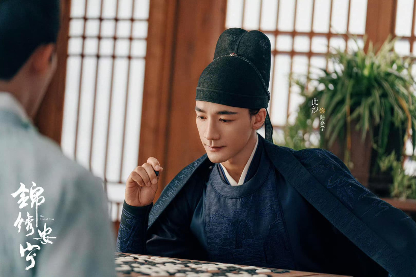 Lục Gia Học lấp lửng rằng chưa chắc Đạo Diễn đã an toàn tới được chỗ Anh quốc công, như một cách kích động phía Thận Viễn phải lộ diện, cướp người về. Lục Gia Học lấp lửng rằng chưa chắc Đạo Diễn đã an toàn tới được chỗ Anh quốc công, như một cách kích động phía Thận Viễn phải lộ diện, cướp người về.