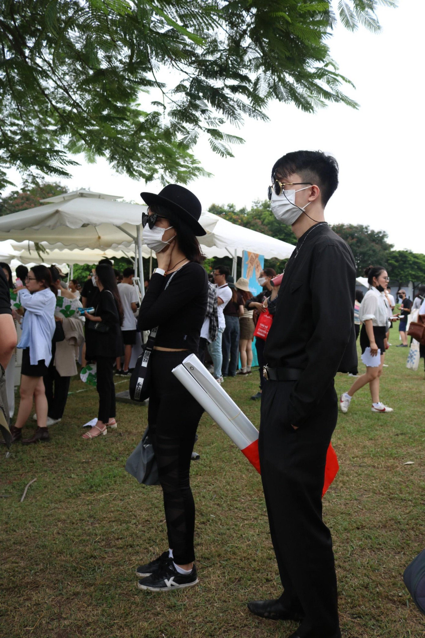 Sự kiện không thiếu những bạn trẻ nổi bật, từ phong cách cool ngầu...