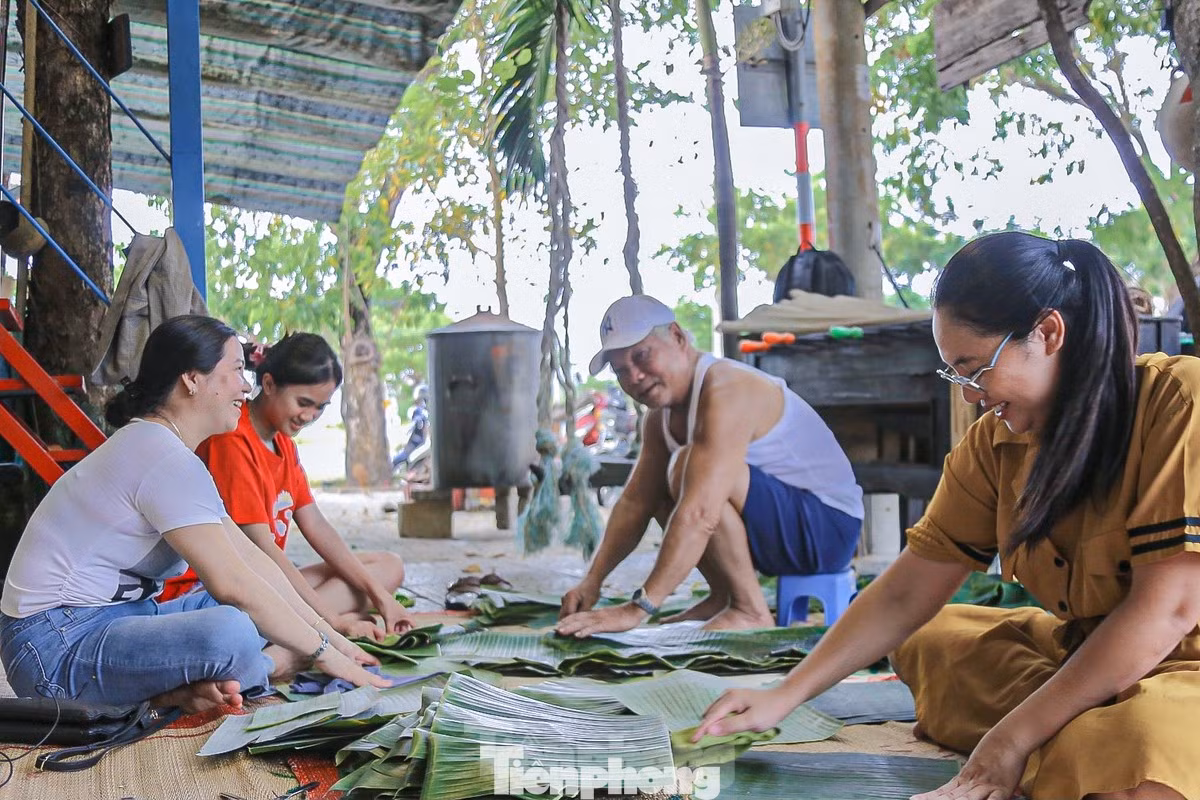 Người dân cả nước đồng lòng góp sức, góp của hướng về miền Bắc. - Ảnh: Duy Quốc/ TPO Người dân cả nước đồng lòng góp sức, góp của hướng về miền Bắc. - Ảnh: Duy Quốc/ TPO