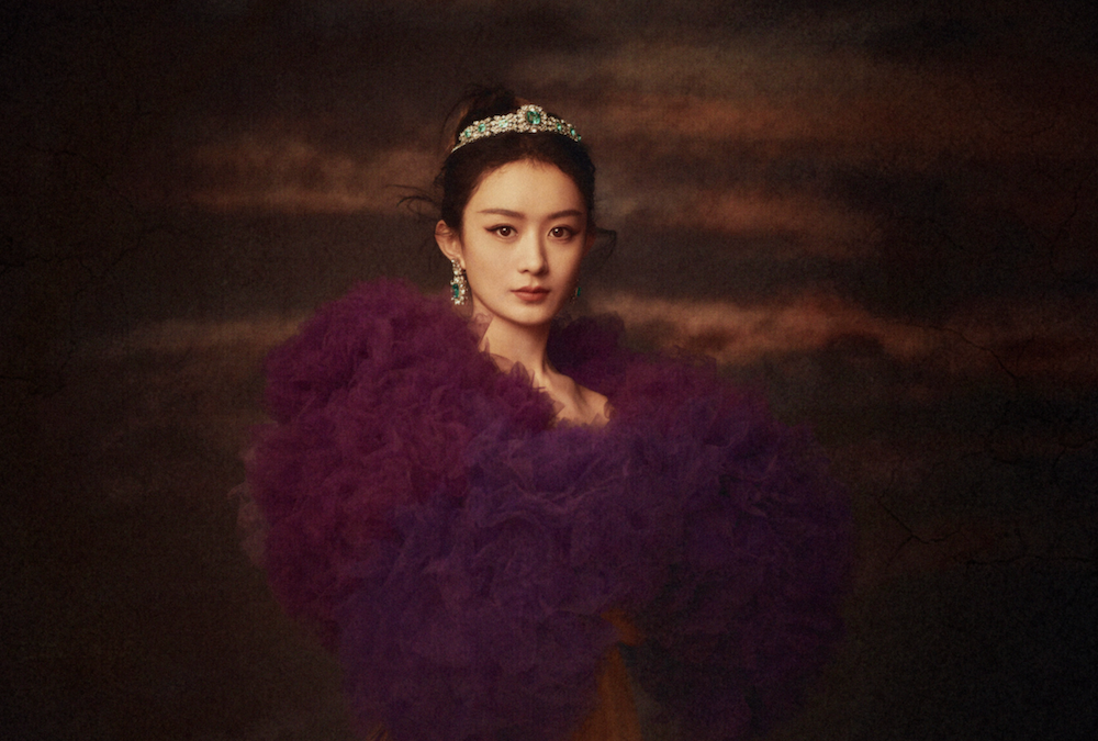 Triệu Lệ Dĩnh nằm trong nhóm sao nữ hàng đầu mảng phim truyền hình, được các nhà sản xuất phim ưu ái.