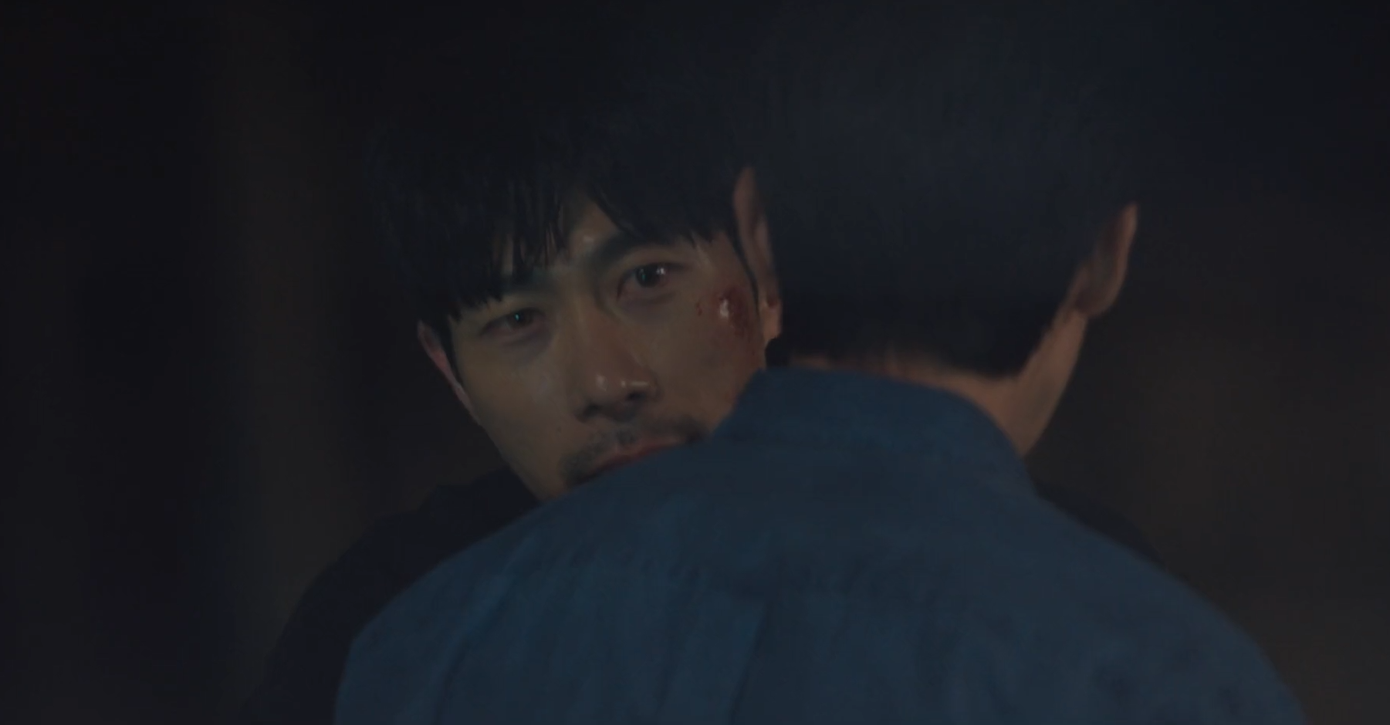 Cảnh sát đã có mặt tại khu rừng nên khả năng cao Baek Sa Eon thật đã bị bắt hoặc hạ gục tại chỗ do dùng súng uy hiếp phát ngôn viên. Cảnh sát đã có mặt tại khu rừng nên khả năng cao Baek Sa Eon thật đã bị bắt hoặc hạ gục tại chỗ do dùng súng uy hiếp phát ngôn viên.