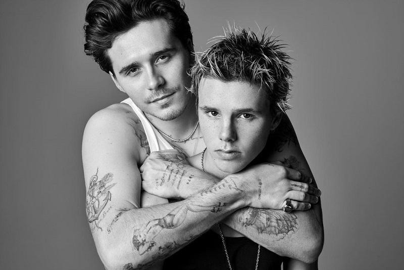 Anh cả và cậu út nhà Beckham cùng đọ sắc trong một khung hình.