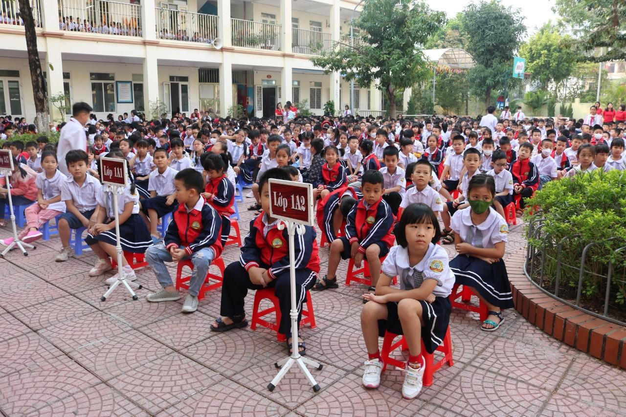 "Tạm biệt" 2 ngày cuối tuần được thỏa sức chơi đùa, ngủ nướng, trở lại trường học vào thứ Hai khiến nhiều tween trông có hơi mệt mỏi lúc đầu... "Tạm biệt" 2 ngày cuối tuần được thỏa sức chơi đùa, ngủ nướng, trở lại trường học vào thứ Hai khiến nhiều tween trông có hơi mệt mỏi lúc đầu...