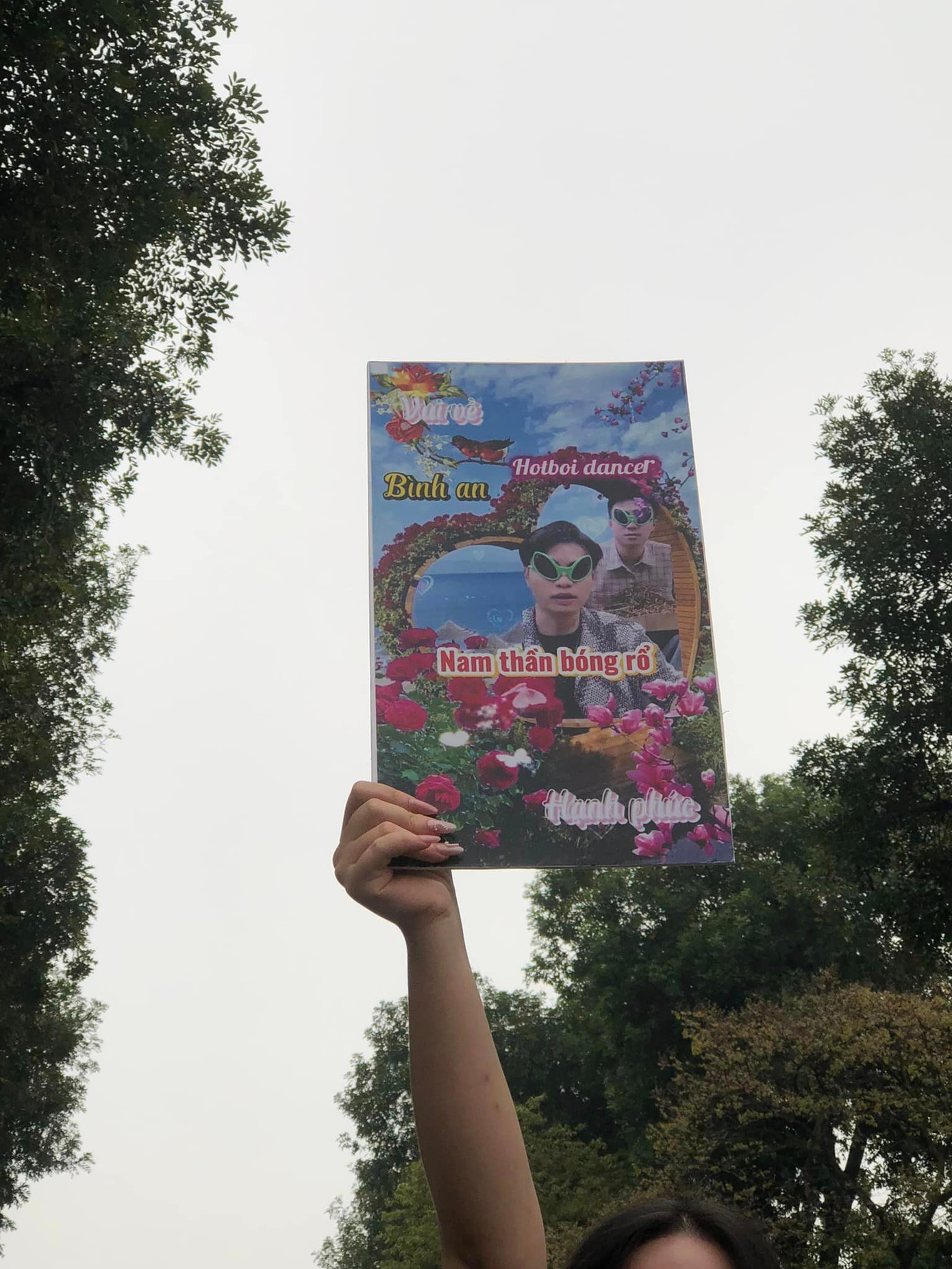 Banner, băng rôn đủ loại dĩ nhiên là "đặc sản" không thể thiếu. - Ảnh: Thanh Phạm Banner, băng rôn đủ loại dĩ nhiên là "đặc sản" không thể thiếu. - Ảnh: Thanh Phạm