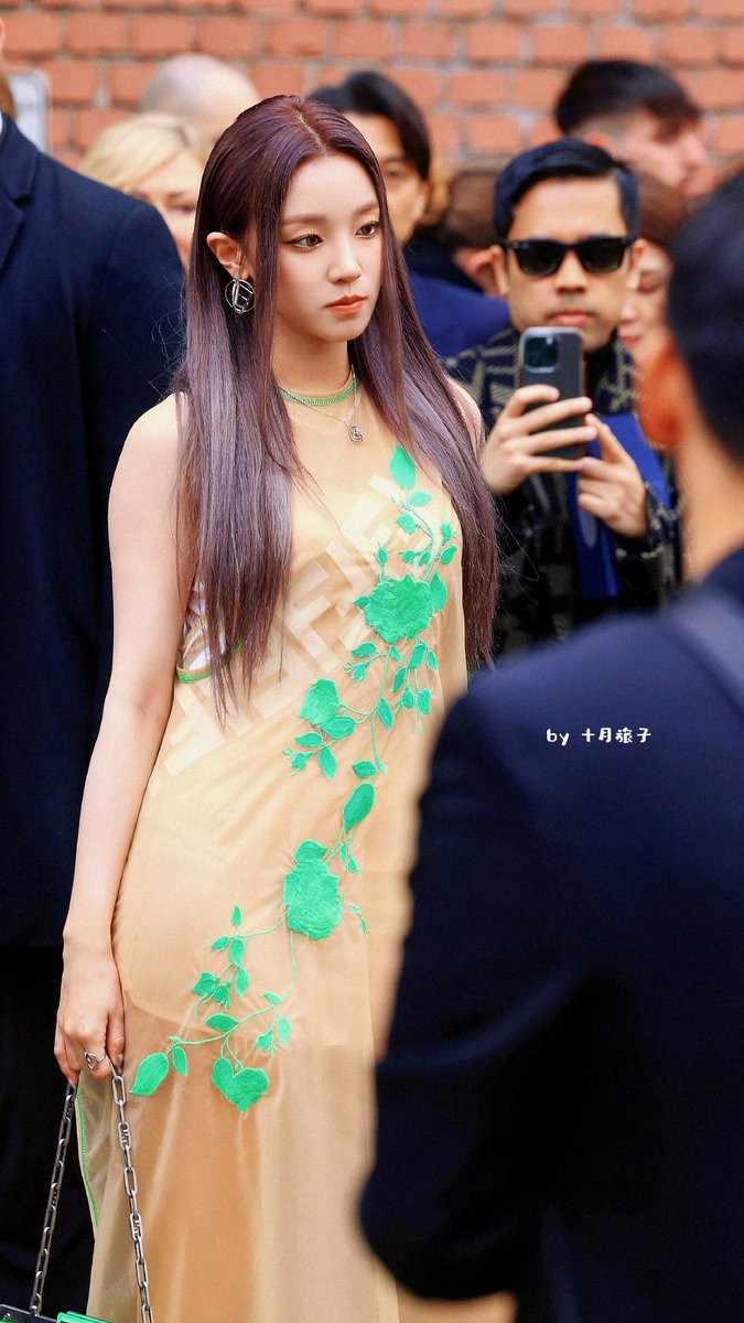 Yuqi đã có khoảng 2 năm tiếp xúc với Fendi. Fan hi vọng Yuqi sẽ sớm có &quot;danh phận&quot; chính thức với thương hiệu.