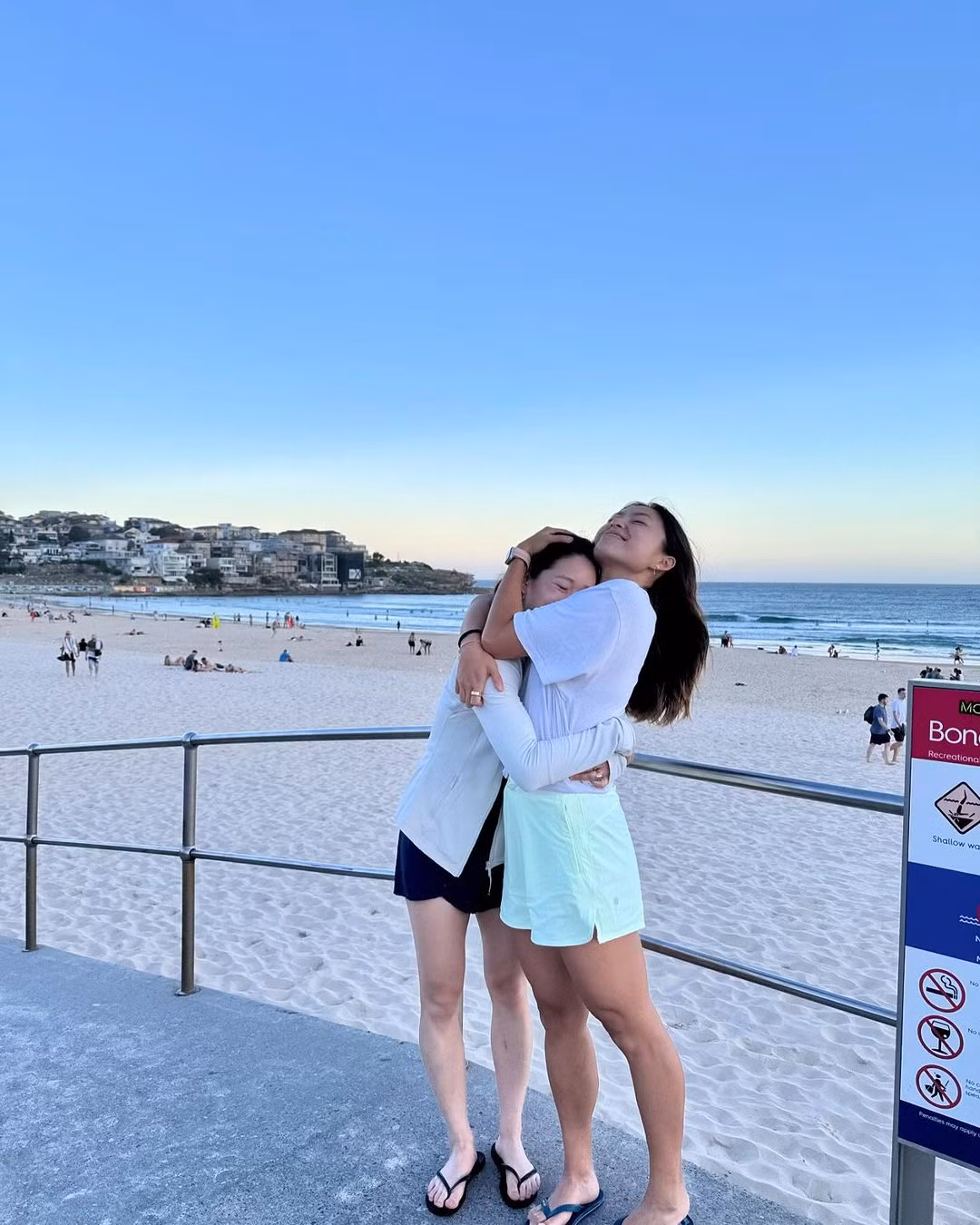 Lily và Jessie cũng thường xuyên "phát đường" trên Instagram.