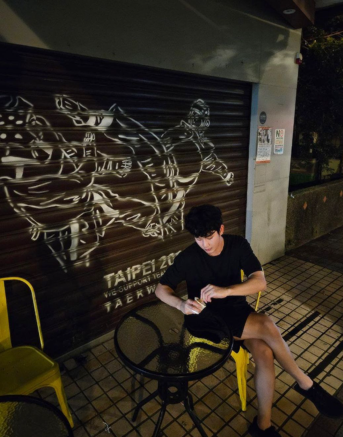 Bức ảnh Kim Soo Hyun chia sẻ trên Instagram. Bức ảnh Kim Soo Hyun chia sẻ trên Instagram.