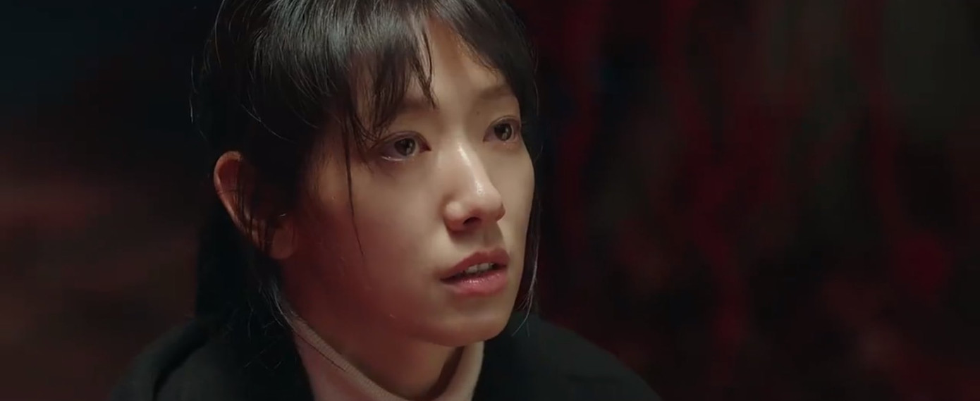 Park Shin Hye khắc họa rõ và chân thực sự khác biệt của Kang Bit Na trước và sau khi bị Justitia mượn xác.