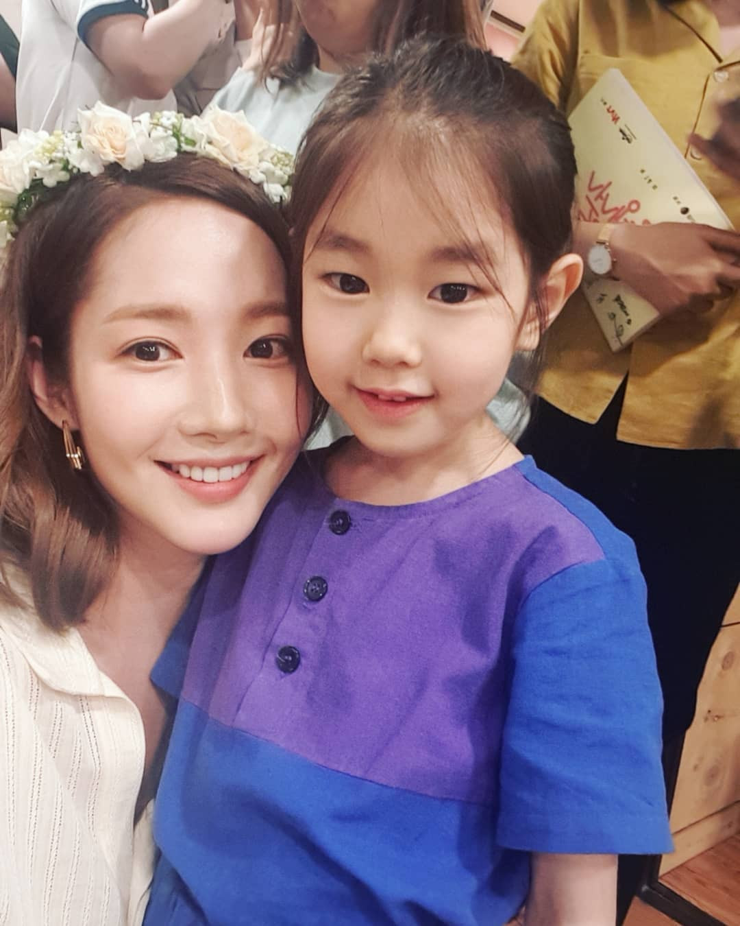 Park So Yi vào vai Sung Deok Mi lúc nhỏ trong Her Private Life. Phiên bản trưởng thành do Park Min Young thủ vai.