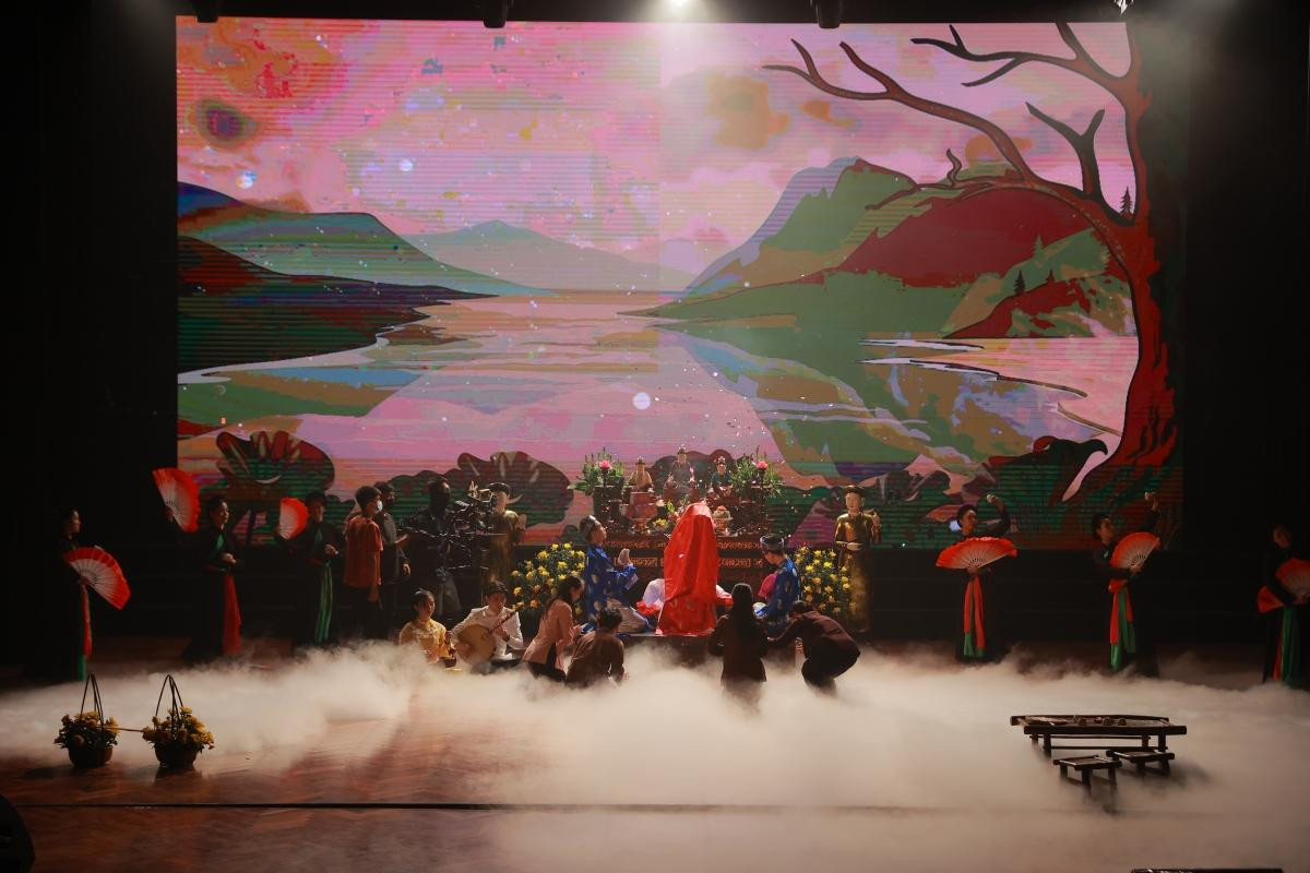 Ca từ như lời thơ, sự gần gũi tựa lời ru của âm nhạc dân gian trở thành cảm hứng thôi thúc chàng trai 2K thực hiện dự án này. Ca từ như lời thơ, sự gần gũi tựa lời ru của âm nhạc dân gian trở thành cảm hứng thôi thúc chàng trai 2K thực hiện dự án này.