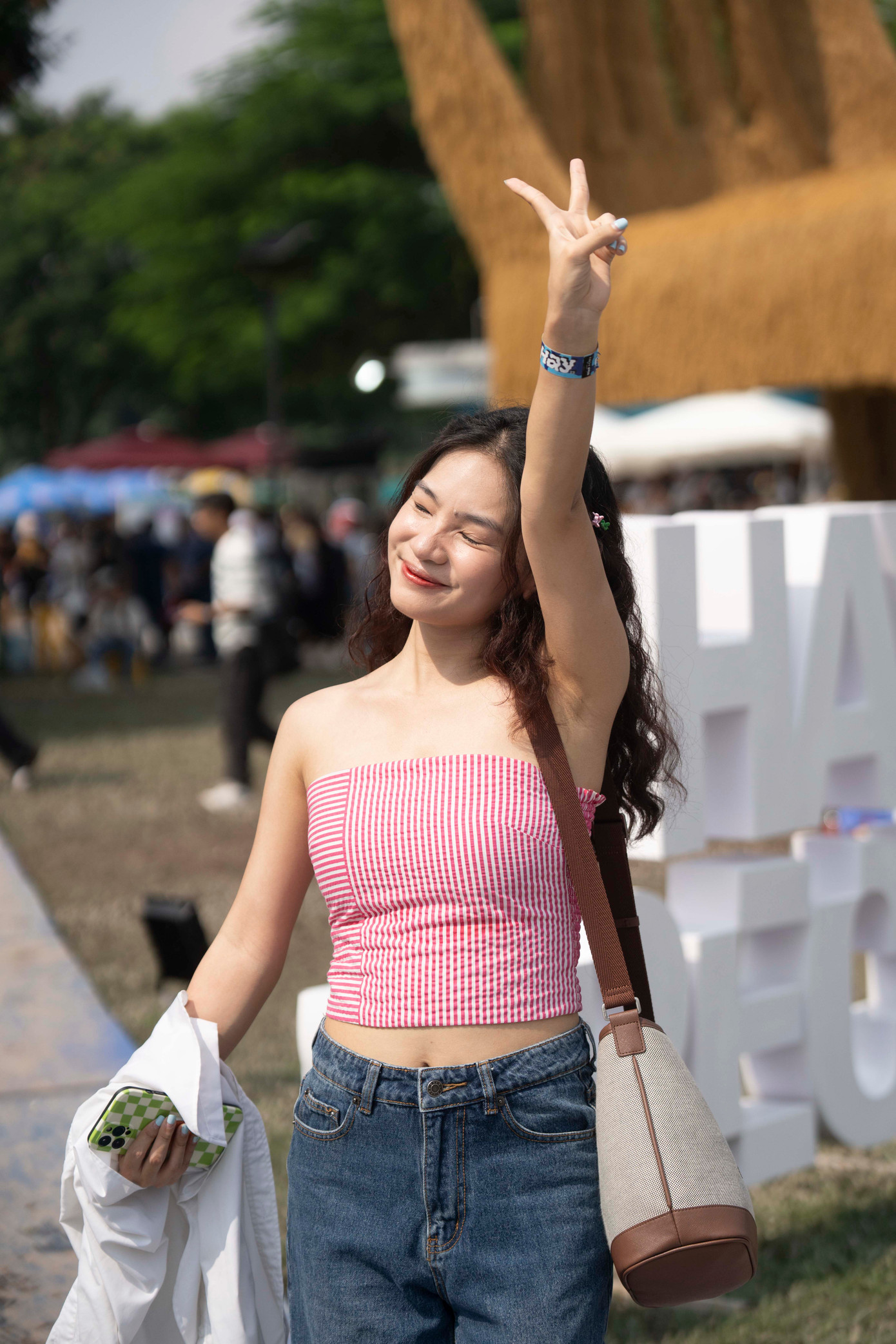 Gen Z lên đồ đơn giản mà vẫn "mờ ê mê" tại HAYFEST! Gen Z lên đồ đơn giản mà vẫn "mờ ê mê" tại HAYFEST!