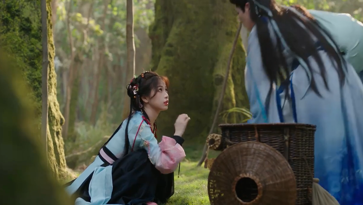 Phất Y dĩ nhiên cũng ngờ vực về "quẻ bói" của Diệu Diệu, nhưng vẫn nói sẽ cẩn thận.