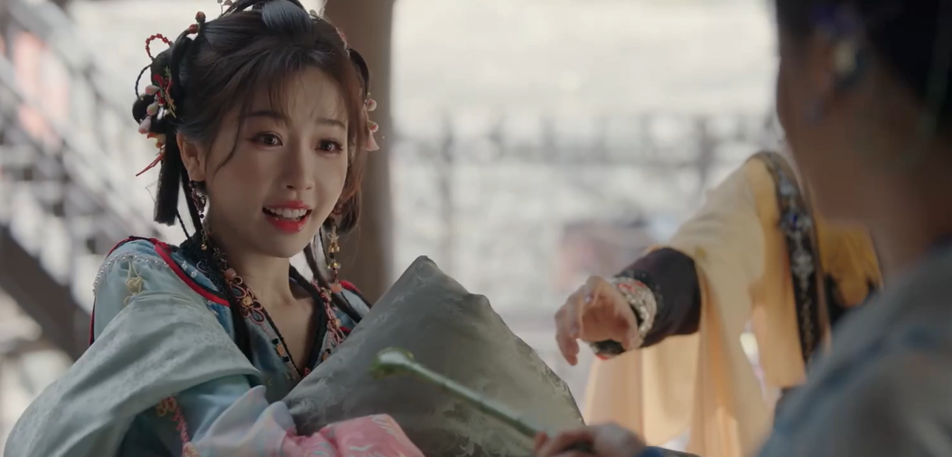 Tập 13 cũng có 1 tín hiệu tốt, đó là Mộ Dao biết sự hiện diện của trúc yêu - Thúy Thúy, đồng ý cho cậu bé đi theo. Điều này giúp Mộ Thanh an tâm phần nào về sự đón nhận của tỷ tỷ khi biết anh là bán yêu.