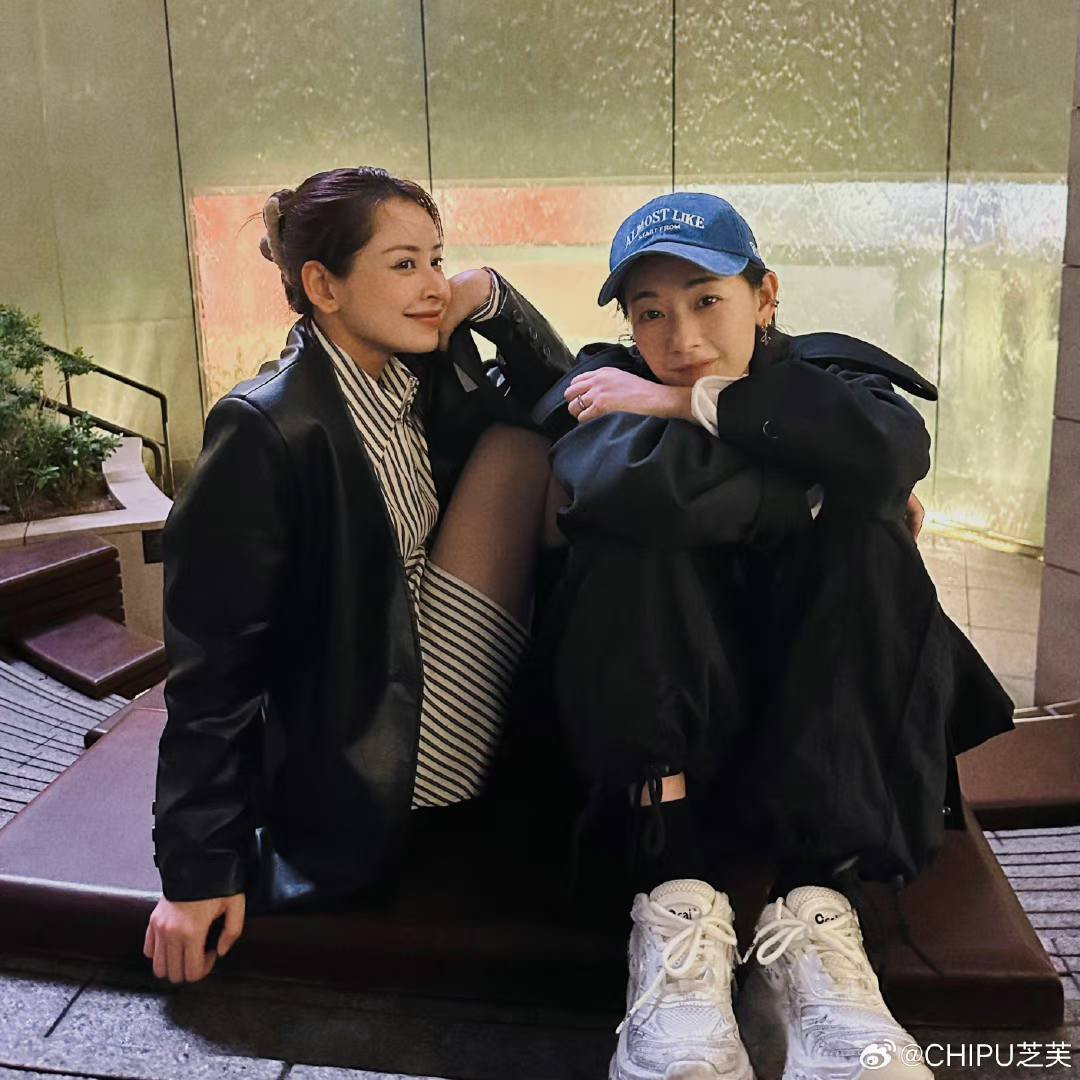 Cách đây vài ngày, Chi Pu đăng bài chúc mừng sinh nhật Lưu Nhã Sắt cùng những bức ảnh mới. Fan vui mừng vì ChiFe vẫn giữ mối quan hệ thân thiết hậu chương trình. Cách đây vài ngày, Chi Pu đăng bài chúc mừng sinh nhật Lưu Nhã Sắt cùng những bức ảnh mới. Fan vui mừng vì ChiFe vẫn giữ mối quan hệ thân thiết hậu chương trình.