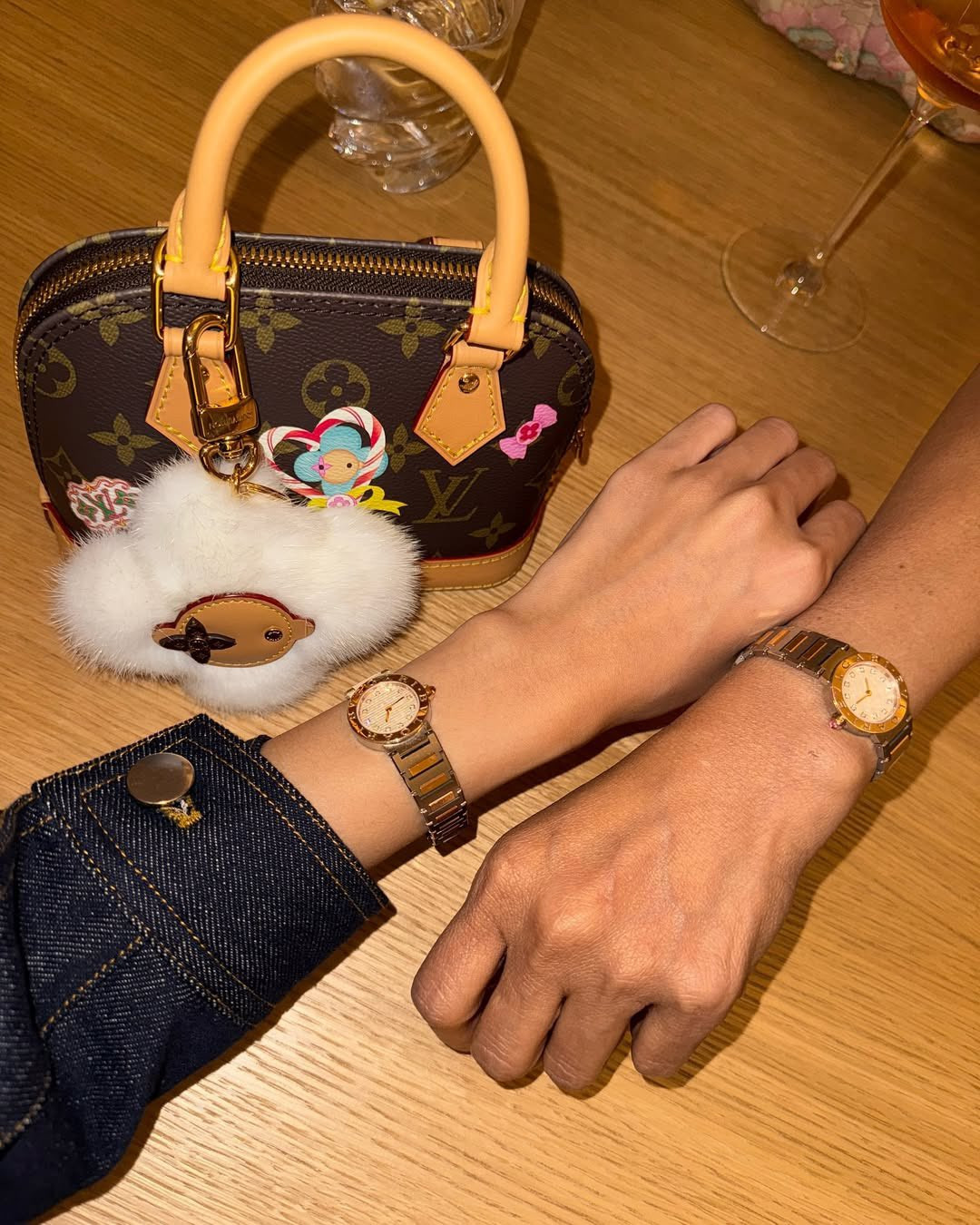 Bức ảnh khoe đồng hồ BVLGARI đôi của Lisa khiến cõi mạng "rần rần".