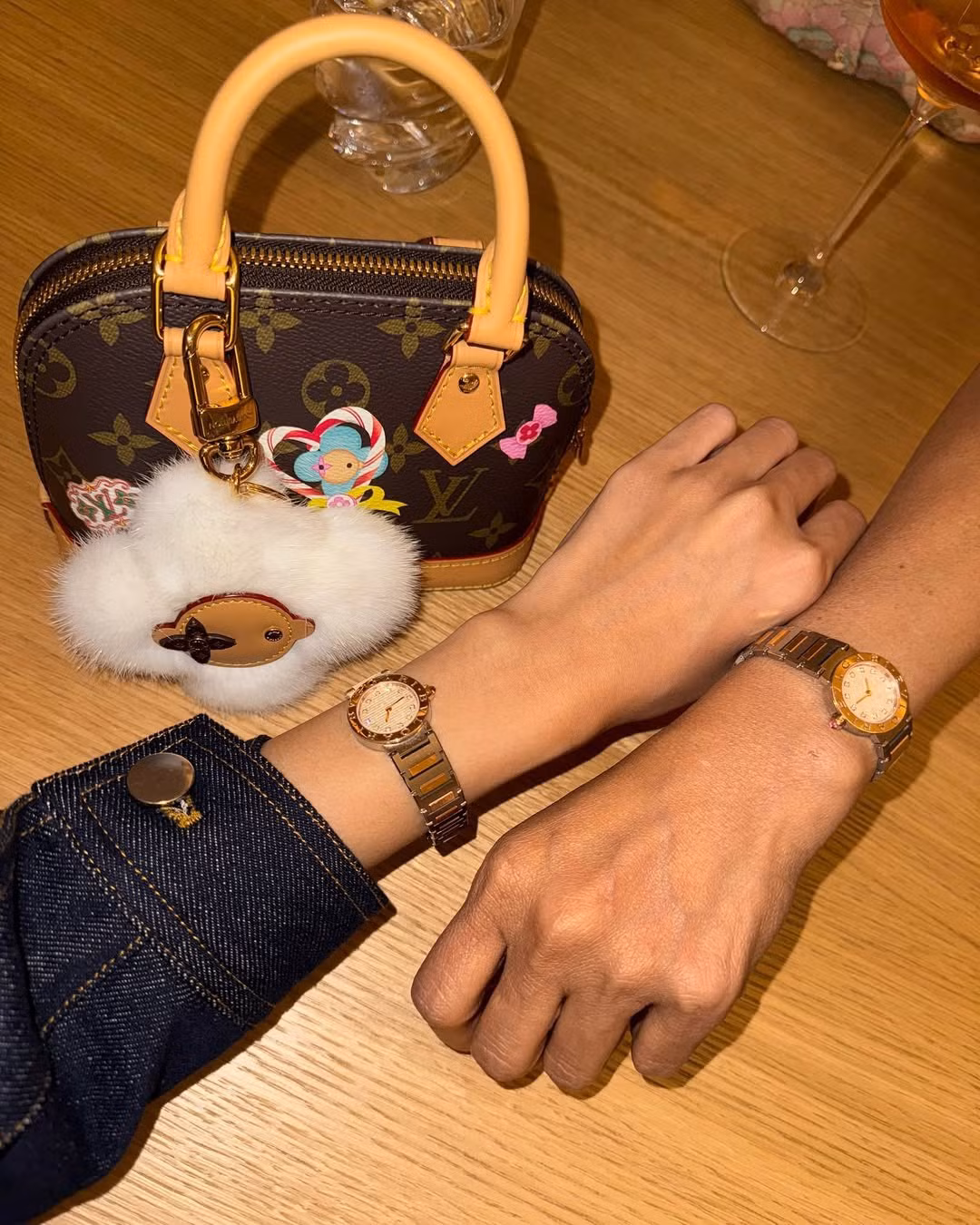 Bức ảnh khoe đồng hồ BVLGARI đôi của Lisa khiến cõi mạng "rần rần".