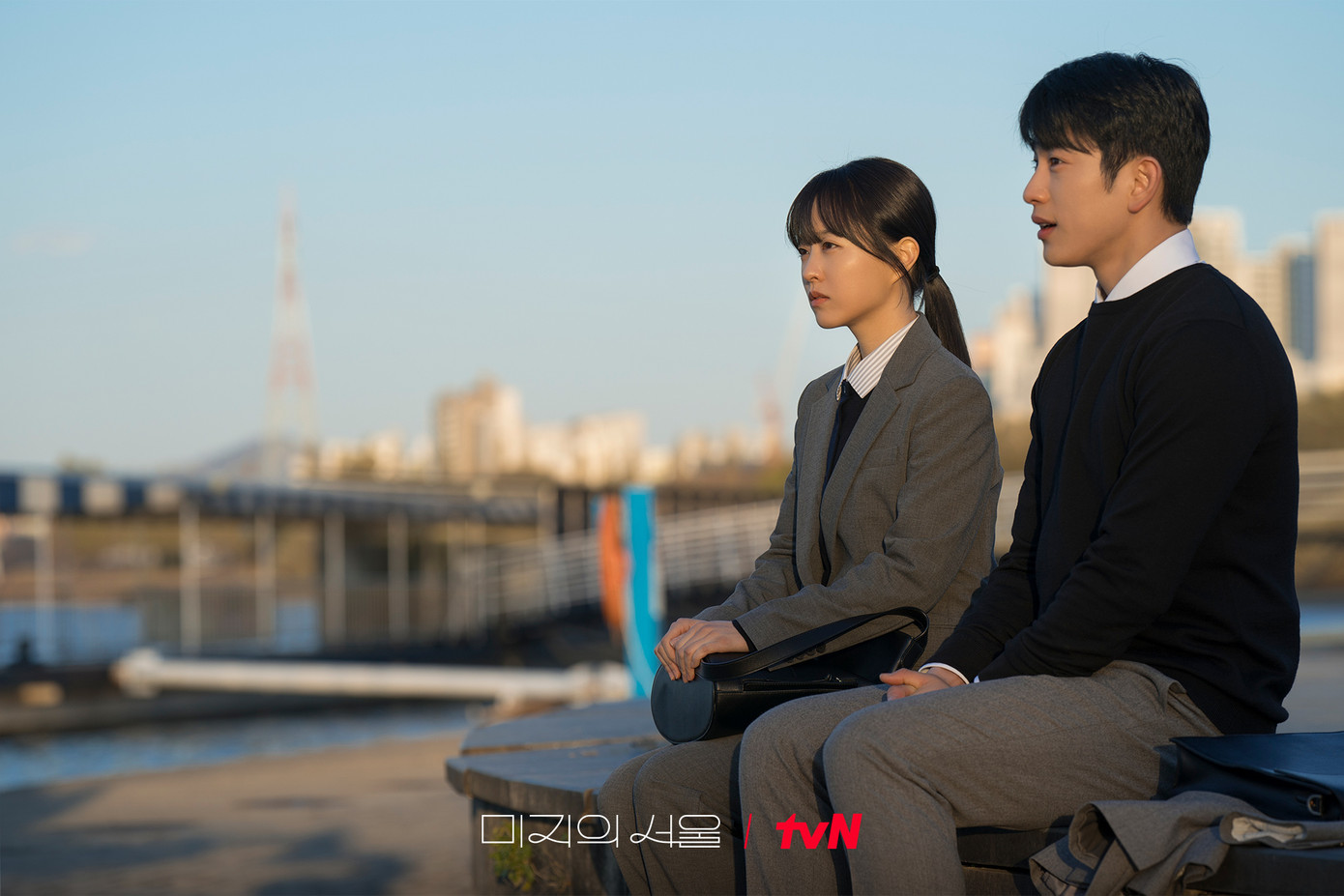 Ở tuần phát sóng thứ 2, Một Seoul Chưa Biết Đến tiếp tục duy trì nhịp phim chậm, đào sâu vào nỗi ám ảnh sâu thẳm không ai biết của Mi Ji.