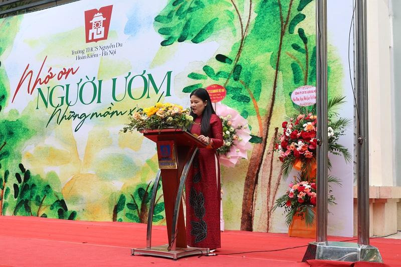 Cô Hiệu trưởng gửi lời chúc mừng toàn thể giáo viên và học sinh nhân ngày Hiến chương các nhà giáo.