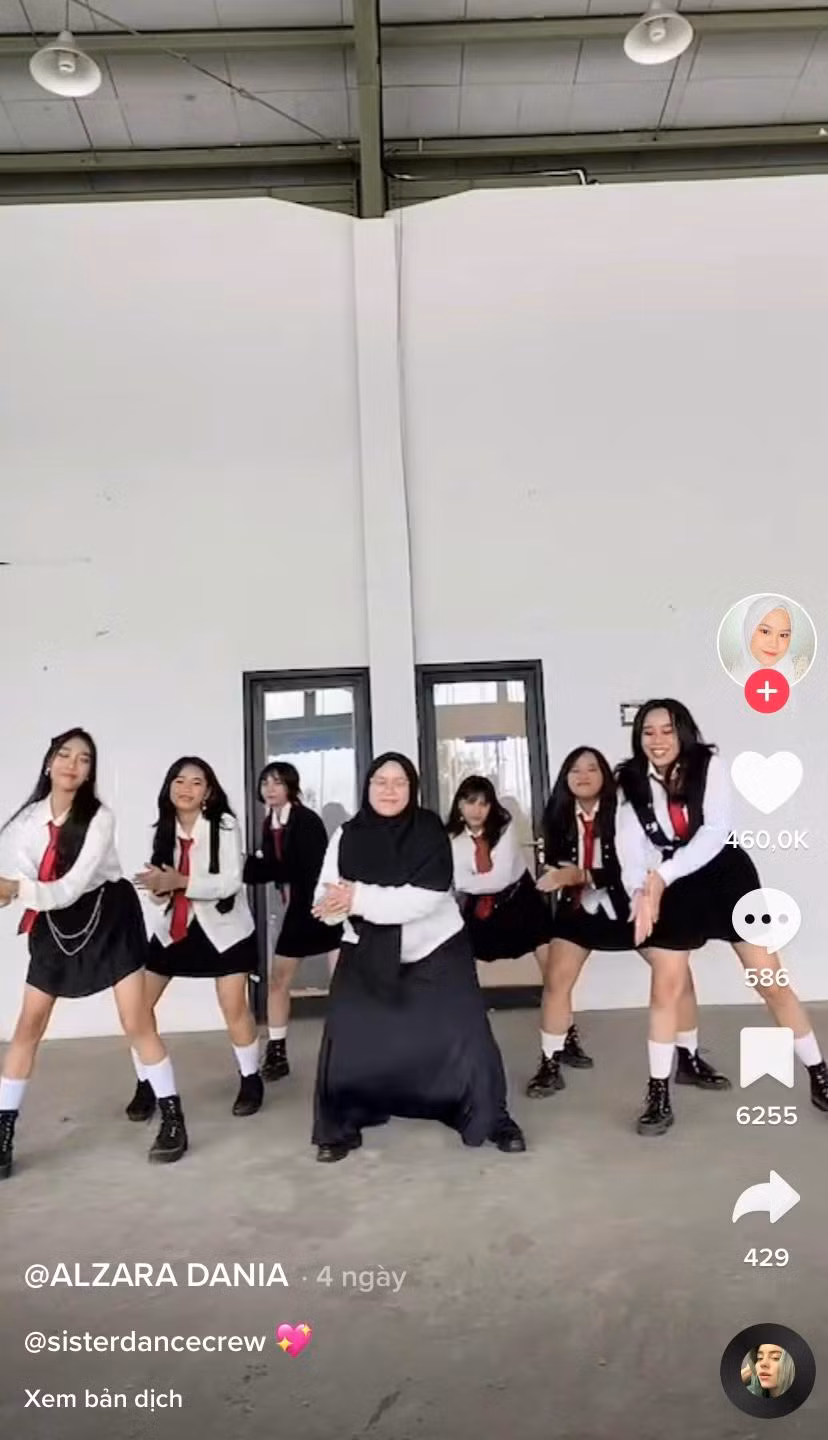 Người dùng TikTok trên nhiều quốc gia cũng thích thú với trào lưu mới này, điển hình như một lớp học ở Indonesia.