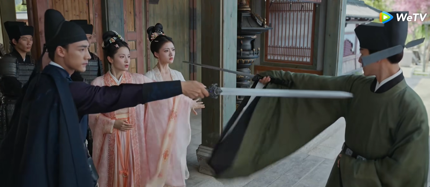 Tam lang cố ý để Uông Viễn giúp đỡ chuyện kinh doanh, để ông ta sử dụng hiệu buôn của chàng để buôn lậu, từ đó thu thập đầy đủ bằng chứng, hốt trọn một mẻ đồng đảng của ông. Tam lang cố ý để Uông Viễn giúp đỡ chuyện kinh doanh, để ông ta sử dụng hiệu buôn của chàng để buôn lậu, từ đó thu thập đầy đủ bằng chứng, hốt trọn một mẻ đồng đảng của ông.