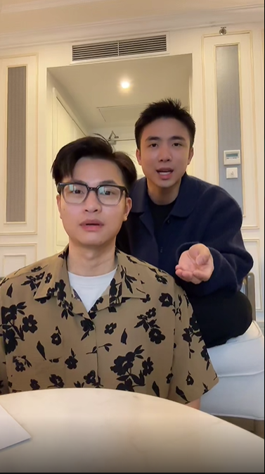 "Chú Ninh" cũng không quên khen "nhân viên" của Ninh Dương Story văn minh cuối buổi live. "Chú Ninh" cũng không quên khen "nhân viên" của Ninh Dương Story văn minh cuối buổi live.