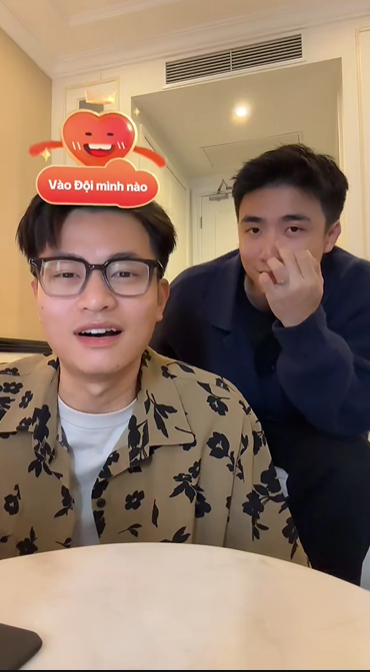 Buổi livestream diễn ra trong khoảng 1 tiếng, tranh thủ thời gian nghỉ trưa trước khi vào giờ làm của "chú Ninh".