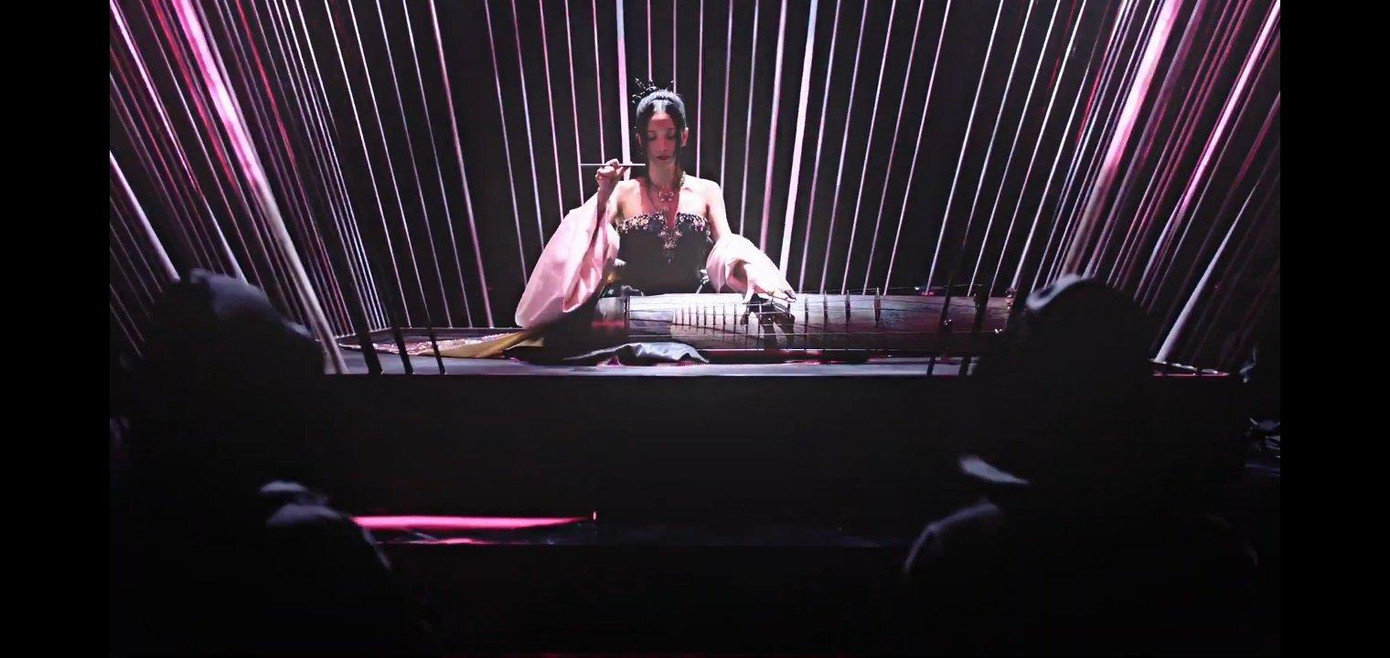 Đúng như dự đoán, Jisoo là người chơi đàn Geomungo trong Pink Venom. Phân đoạn độc tấu mở đầu MV của Jisoo là một trong những điểm nhấn của MV. Đúng như dự đoán, Jisoo là người chơi đàn Geomungo trong Pink Venom. Phân đoạn độc tấu mở đầu MV của Jisoo là một trong những điểm nhấn của MV.