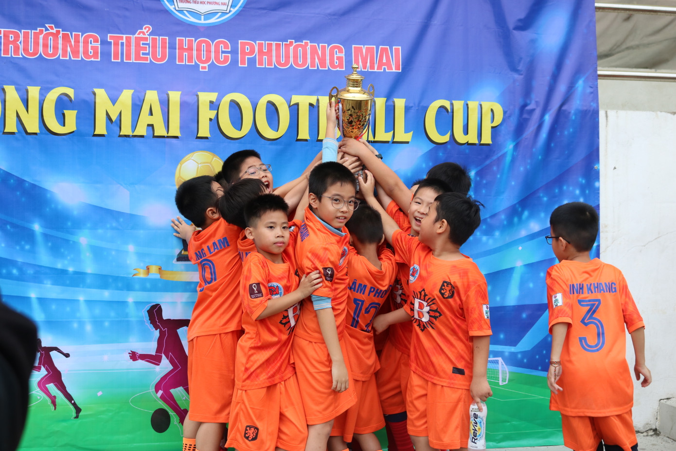 Cuối cùng, hai đội phải bước vào loạt đá luân lưu, xác định đội vô địch là lớp 3B.