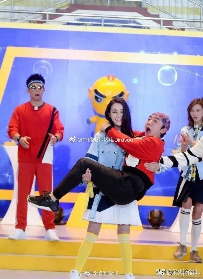 Mỹ nữ Tân Cương thậm chí còn có thể "bế công chúa" Vương Tổ Lam khiến anh ngạc nhiên. - Nguồn: Dirasoo Mỹ nữ Tân Cương thậm chí còn có thể "bế công chúa" Vương Tổ Lam khiến anh ngạc nhiên. - Nguồn: Dirasoo