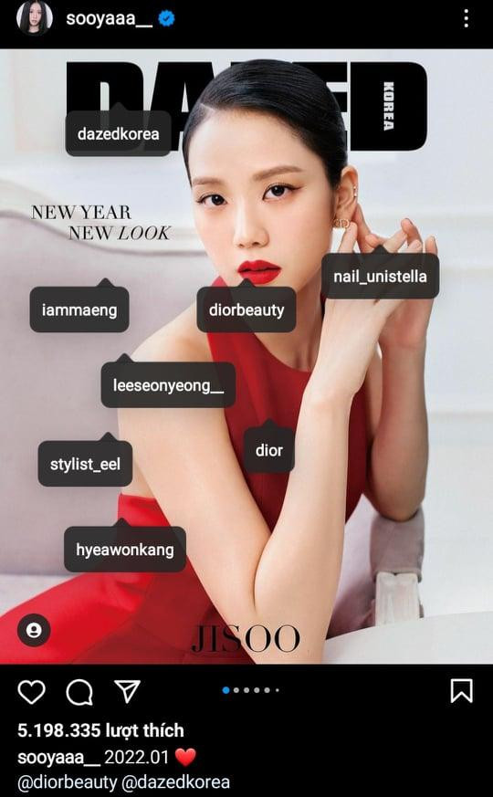 Jisoo còn tỉ mỉ tag tên tất cả các đơn vị, cá nhân từ trang điểm đến làm móng - những người giúp nữ idol hoàn thiện ảnh bìa khai niên cho DAZED Hàn. Không riêng Jisoo mà các thành viên BLACKPINK đều làm điều này khi đăng lại ảnh của nhãn hàng hoặc tạp chí. Jisoo còn tỉ mỉ tag tên tất cả các đơn vị, cá nhân từ trang điểm đến làm móng - những người giúp nữ idol hoàn thiện ảnh bìa khai niên cho DAZED Hàn. Không riêng Jisoo mà các thành viên BLACKPINK đều làm điều này khi đăng lại ảnh của nhãn hàng hoặc tạp chí.