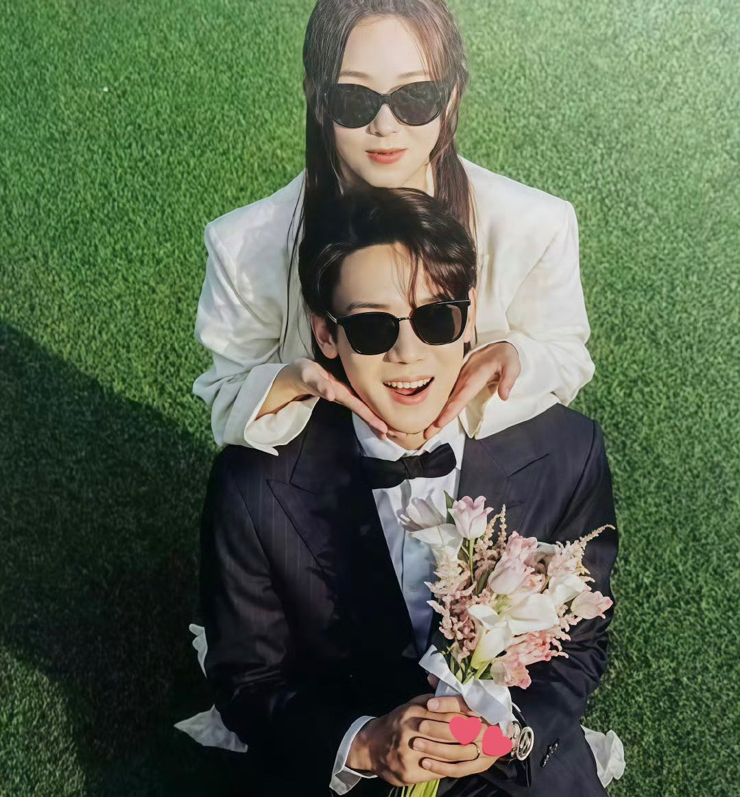 Một trong những ảnh leak chứng minh When The Phone Rings có đám cưới lần 2 của cặp đôi Baek - Hong. Một trong những ảnh leak chứng minh When The Phone Rings có đám cưới lần 2 của cặp đôi Baek - Hong.