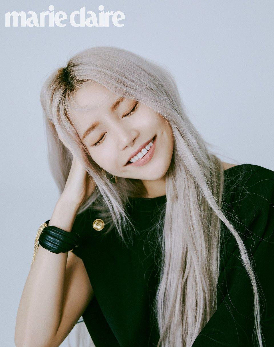 Solar (MAMAMOO) cũng là một người thân thiện, lúc nào cũng nở nụ cười rạng rỡ.