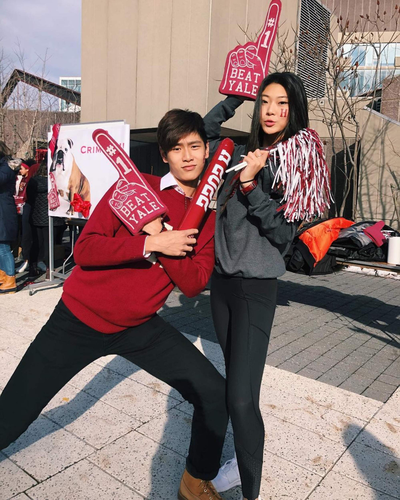 Nadine tham gia một hoạt động tại trường. Nadine tham gia một hoạt động tại trường.