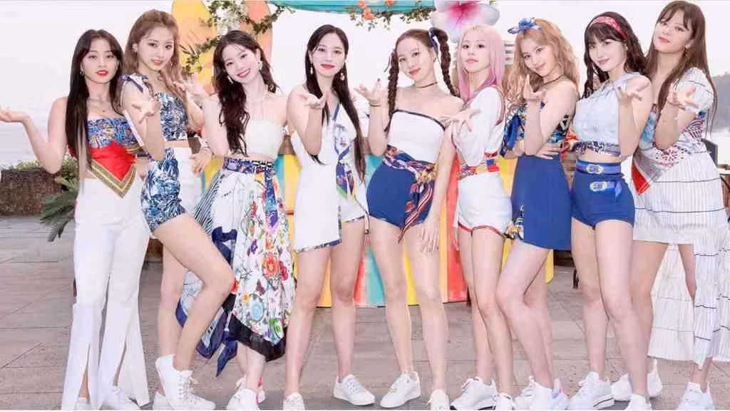 Về phía nghệ sĩ nữ có visual khiến hai người ấn tượng nhất, cả hai đã lựa chọn TWICE.