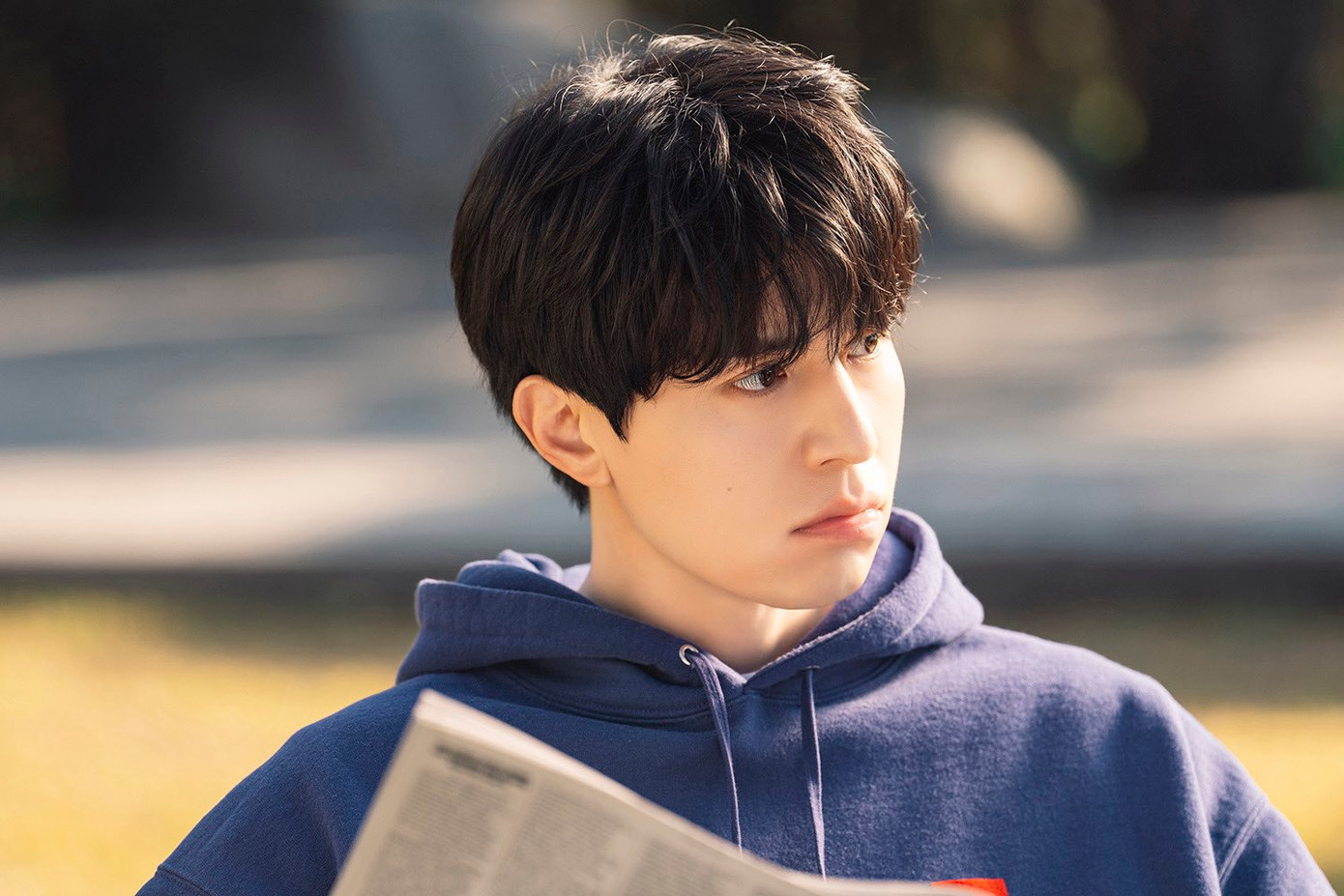 Vài năm mới trở lại với rom-com, Lee Dong Wook được khán giả trông đợi sẽ đem tới hình ảnh mới mẻ. Nhưng biểu cảm của anh ở một vài đoạn bị cho là hơi cường điệu. Điểm khó chê là visual của "anh chú", Lee Dong Wook ngoài 40 vẫn quá đẹp.