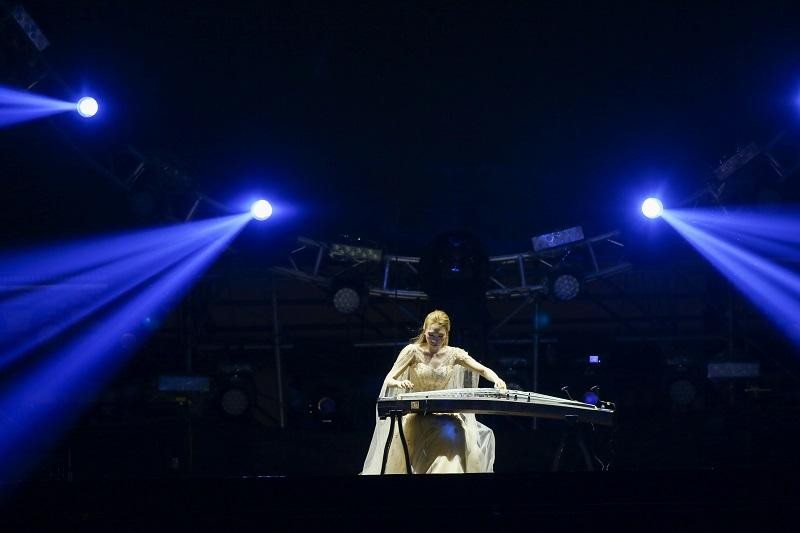 Mỹ Tâm độc tấu cùng đàn guzheng khiến khán giả bất ngờ. Cô cũng tiết lộ đã học đánh đàn vì &quot;crush&quot; một người, nhưng sau khi học xong, cả hai lại chia tay.