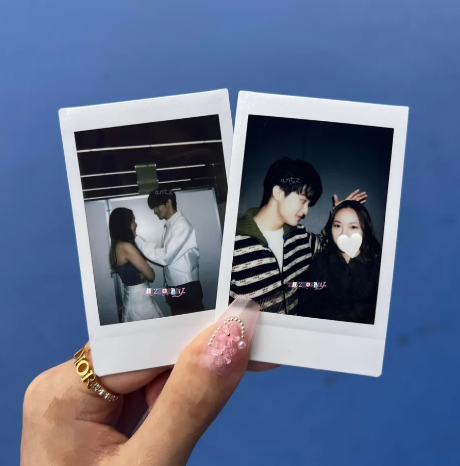 Bức ảnh mà fangirl đăng tải. Bức ảnh mà fangirl đăng tải.