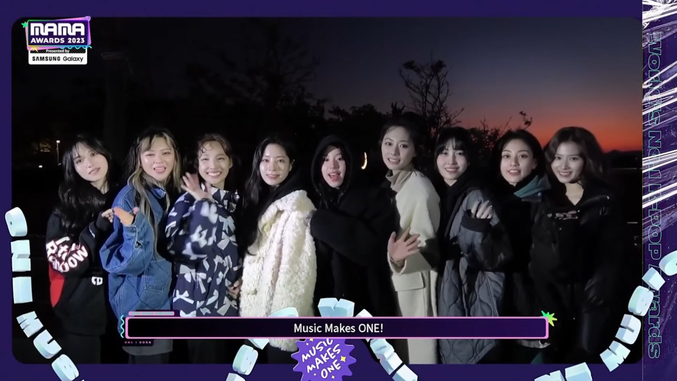 TWICE không dự lễ trao giải nhưng vẫn kịp gửi video cảm ơn. TWICE không dự lễ trao giải nhưng vẫn kịp gửi video cảm ơn.