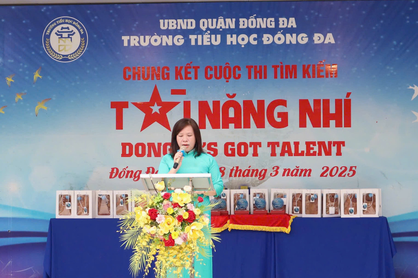Nhà giáo Lê Anh Vân - Hiệu trưởng nhà trường.
