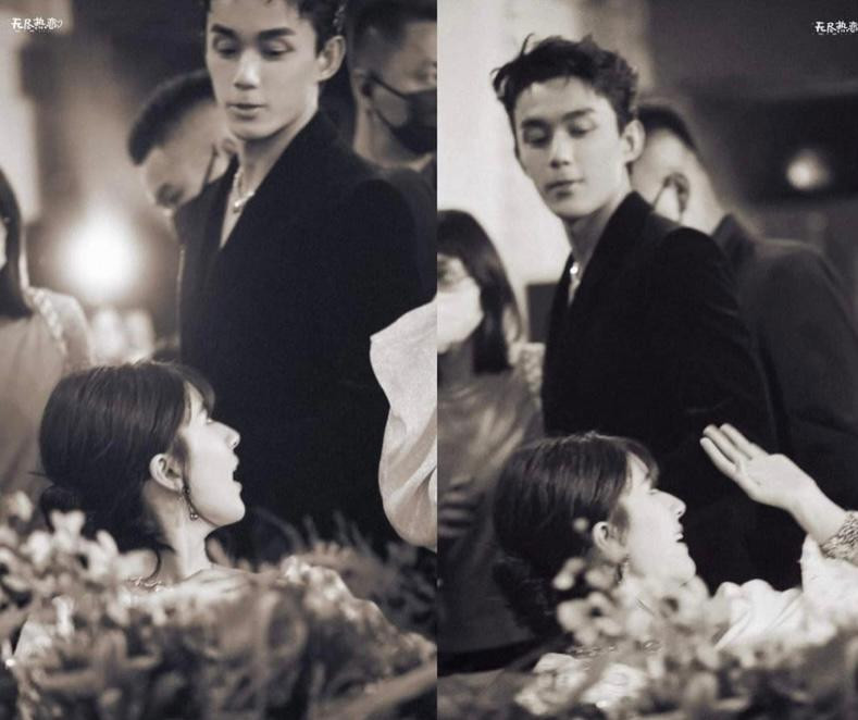 Tương tác nhỏ của Ngô Lỗi, Triệu Lộ Tư khiến cư dân mạng Trung (Cnet) liên tưởng đến poster của một bộ phim ngôn tình vì quá đẹp. Tương tác nhỏ của Ngô Lỗi, Triệu Lộ Tư khiến cư dân mạng Trung (Cnet) liên tưởng đến poster của một bộ phim ngôn tình vì quá đẹp.