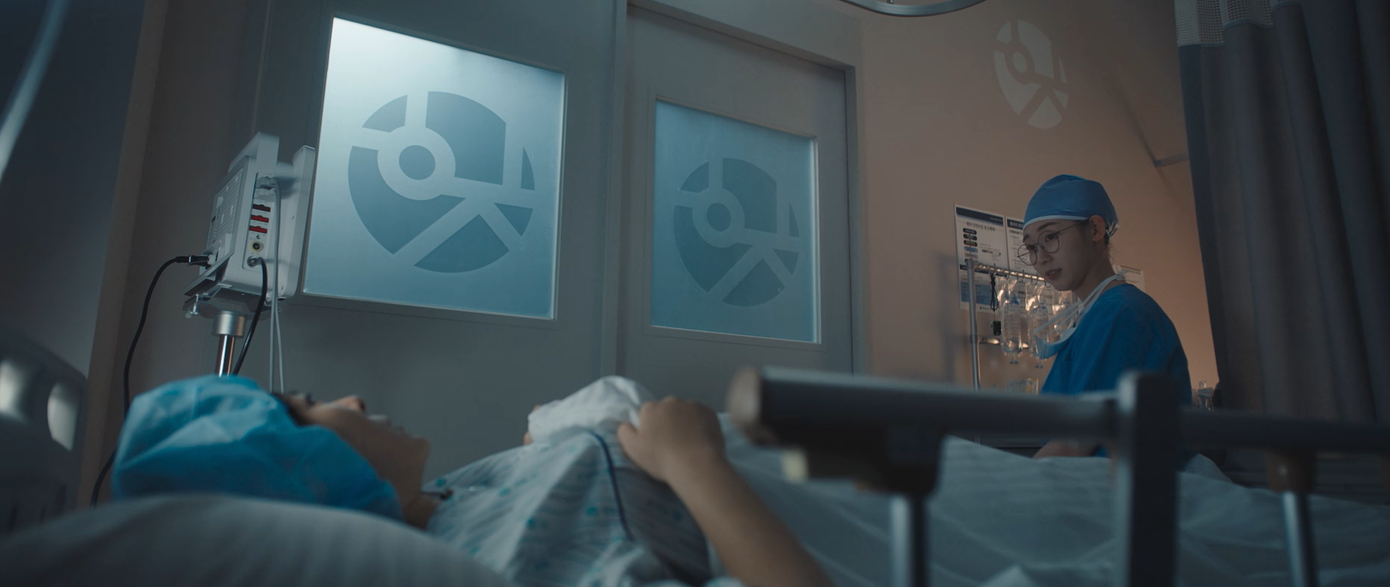 Nhờ đó, Kim Sa Bi thành công giúp bệnh nhân này thoát cơn nguy kịch khi mới phát bệnh. Sự chân thành ấy đã xoa dịu cơn tức giận trước đó của nữ bệnh nhân.