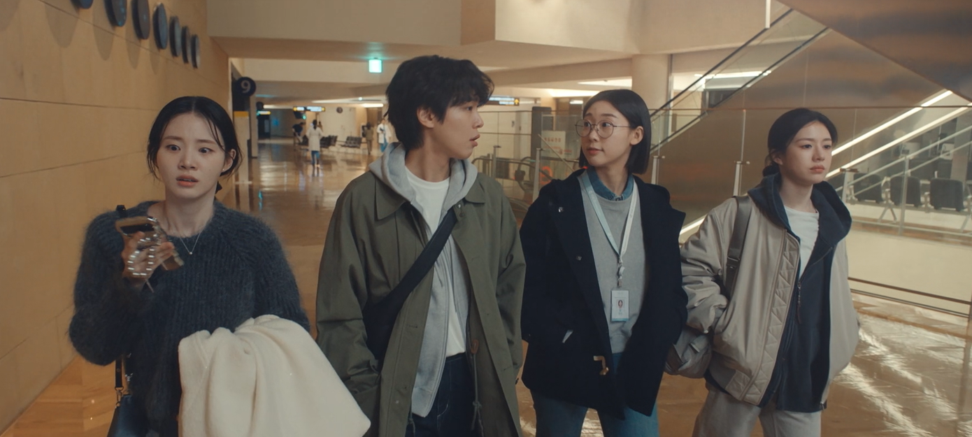 Khoản lương đầu tiên về tay đã giúp bộ tứ phấn chấn phần nào.