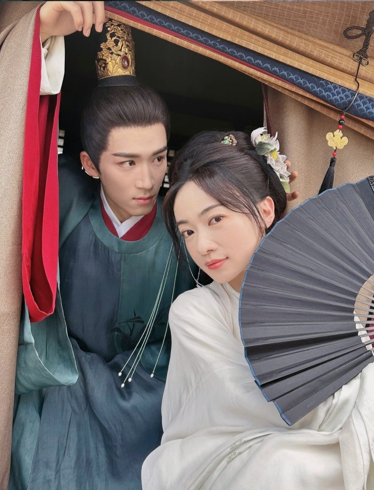 Mặc Vũ Vân Gian có ít cảnh tình cảm của cặp đôi chính tới nỗi phải qua 3/4 phim, khán giả mới được thấy Túc quốc công (Vương Tinh Việt) và Tiết Phương Phi (Ngô Cẩn Ngôn) chính thức xác nhận yêu nhau. Mặc Vũ Vân Gian có ít cảnh tình cảm của cặp đôi chính tới nỗi phải qua 3/4 phim, khán giả mới được thấy Túc quốc công (Vương Tinh Việt) và Tiết Phương Phi (Ngô Cẩn Ngôn) chính thức xác nhận yêu nhau.